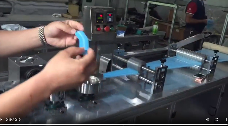 Bouffant cap making machine